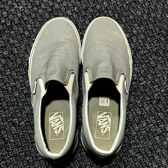 Light grey vans slip on.  Women’s size 9. - Picture 1 of 3